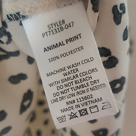 NWT Lush Leopard Print Blouse Button Up V-neck Long Sleeve Black Cream Size 2X - Picture 11 of 13